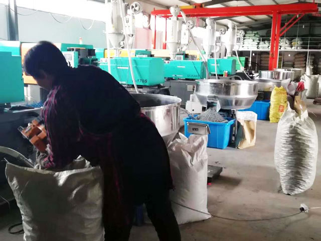 注塑生產(chǎn)現(xiàn)場