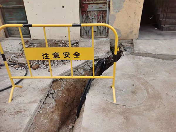 2021年11月濟(jì)南市萊蕪區(qū)老舊小區(qū)給水管道改造施工現(xiàn)場(chǎng)